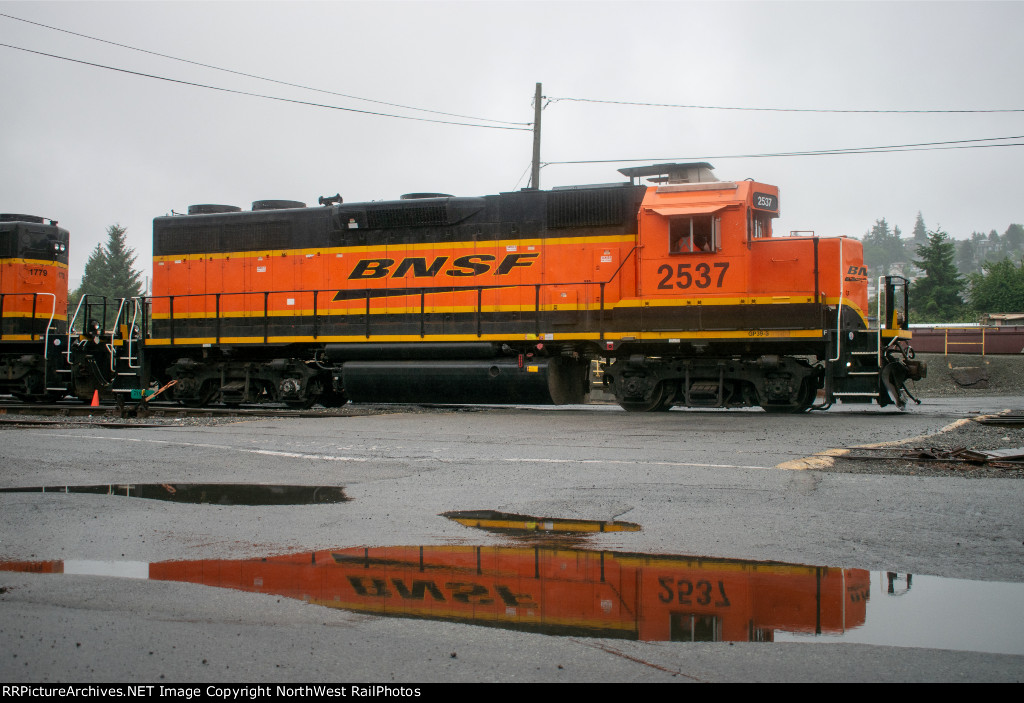 BNSF 2537